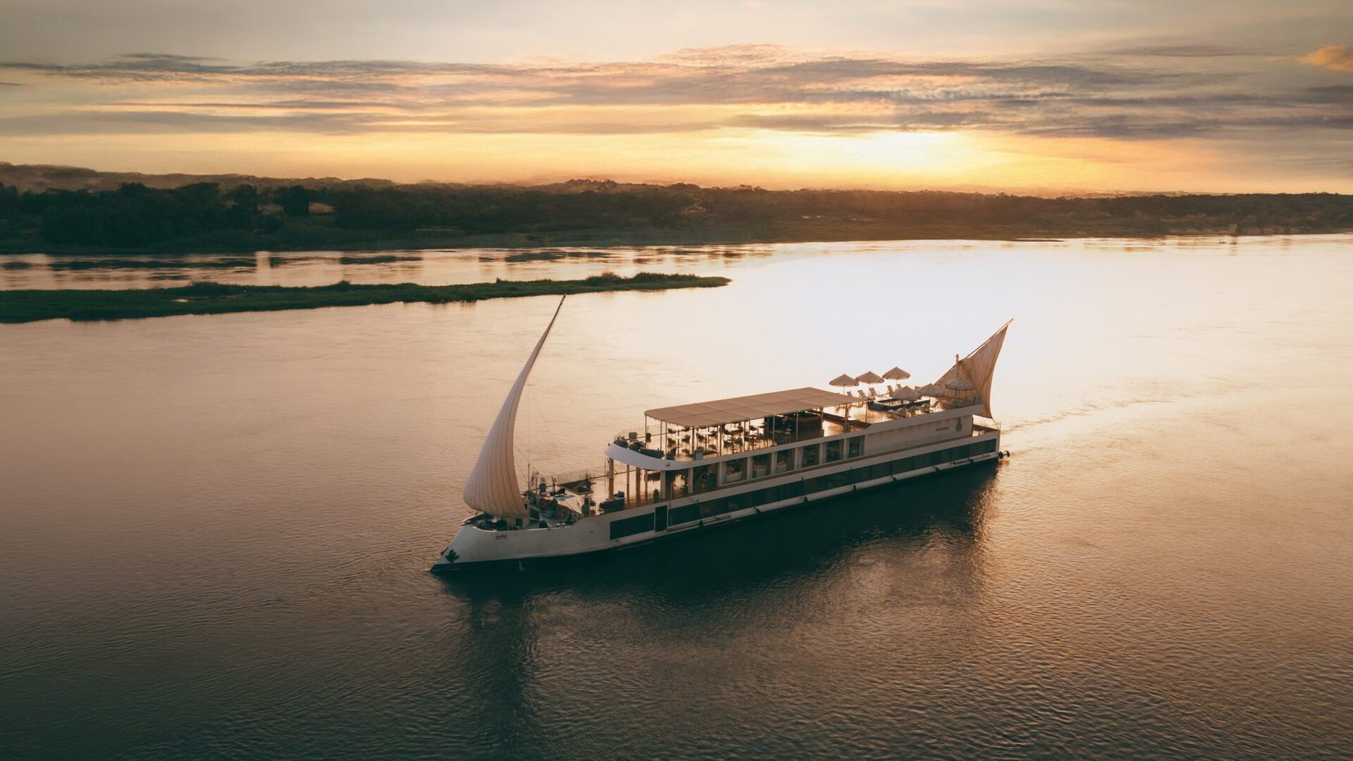 Nawara dahabiya under sail between Luxor and Aswan